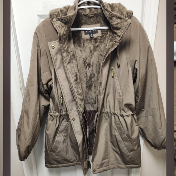 Braetan hooded coat. - Picture 6 of 9